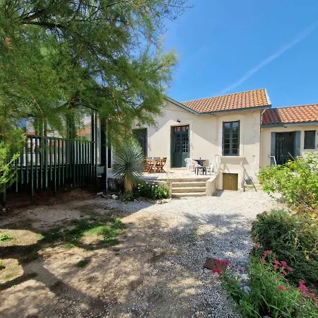 Holiday home Charmante 4 Pieces, 6 Pers. Au Quartier Du Casino De Chatelaillon-plage, Proche Mer, Jardin, Parking - Fr-1-706-15 *